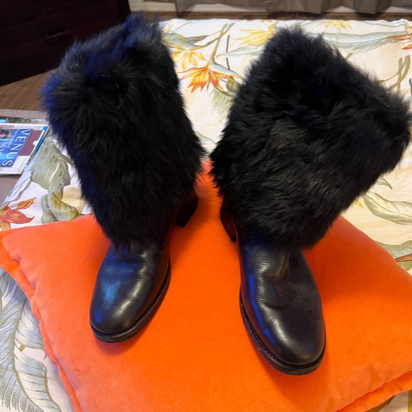 Black leather Via Spiga boots with fur. Size 8. Great condition! Gently worn! - Picture 6 of 6